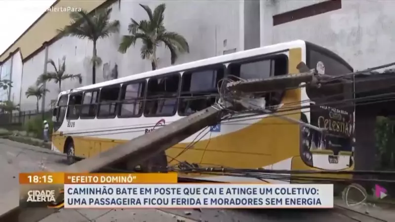 Ônibus é atingido por poste derrubado por caminhão em acidente assustador