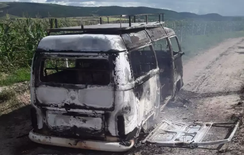 Ônibus escolar pega fogo em Poço Verde: veja o que aconteceu