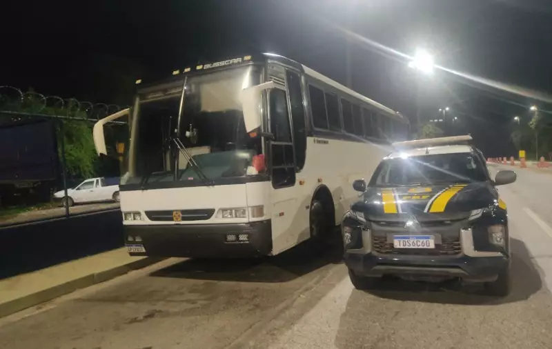 Operação apreende 5 mil pares de calçados falsificados em ônibus na BR-040