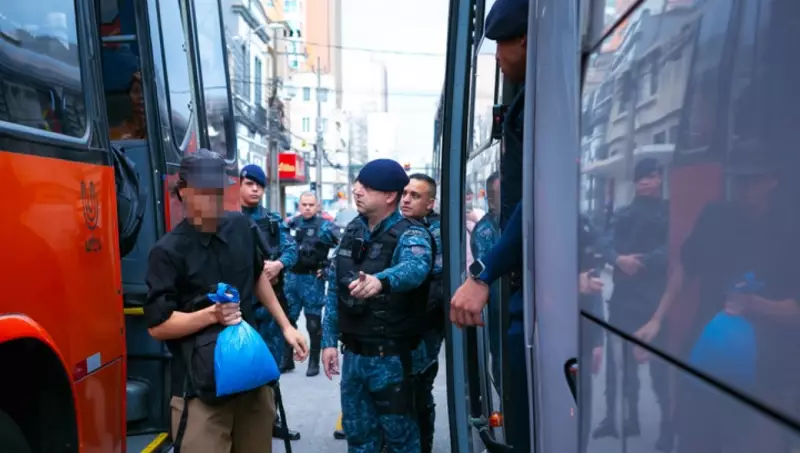 Operação contra 'fura-catracas' prende 17 pessoas em Curitiba por não pagar passagem