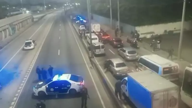 Operação da Polícia Civil no Complexo de Israel paralisa trânsito na Avenida Brasil e Linha Vermelha no RJ