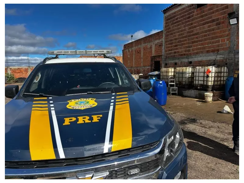 Operação da PRF apreende mais de 5,8 mil litros de combustível em rodovia de Minas Gerais