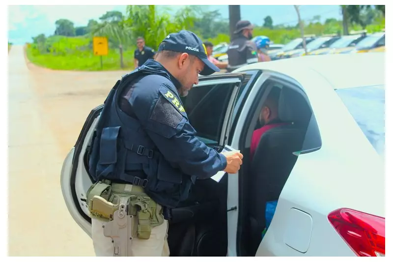 Operação de fiscalização na BR-364 no Acre flagra irregularidades durante feriado de Corpus Christi