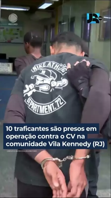 Operação policial prende 10 traficantes na Vila Kennedy, Rio de Janeiro