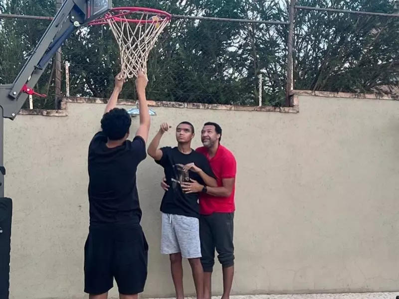 Pai de Pedro Severino compartilha momentos emocionantes do jogador em casa após alta médica