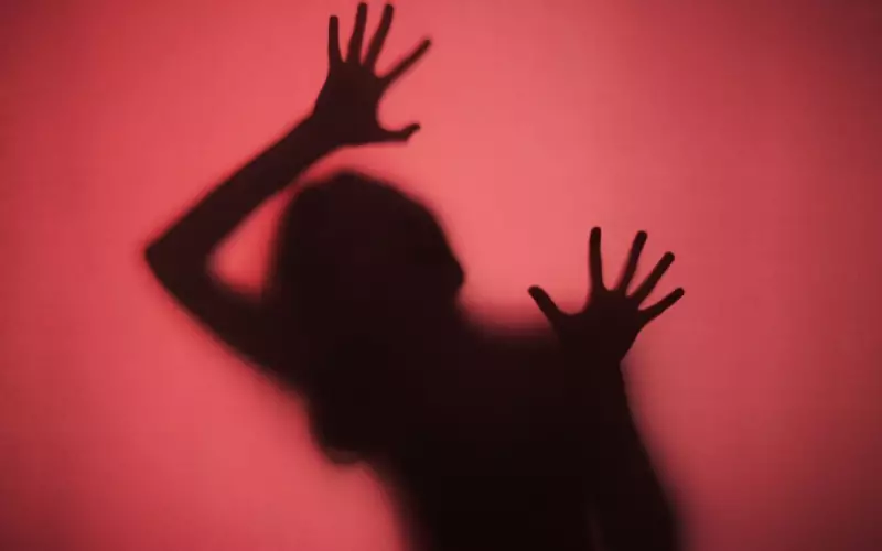 Pai é preso por tentativa de estupro contra a própria filha em SC: tentou beijá-la à força