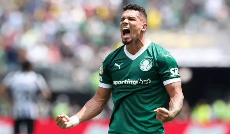 Palmeiras vence Botafogo com gol de golaço de Paulinho e avança no Mundial