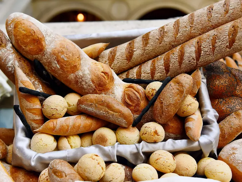 Pão francês equivale a uma latinha de cerveja? Entenda o impacto na dieta