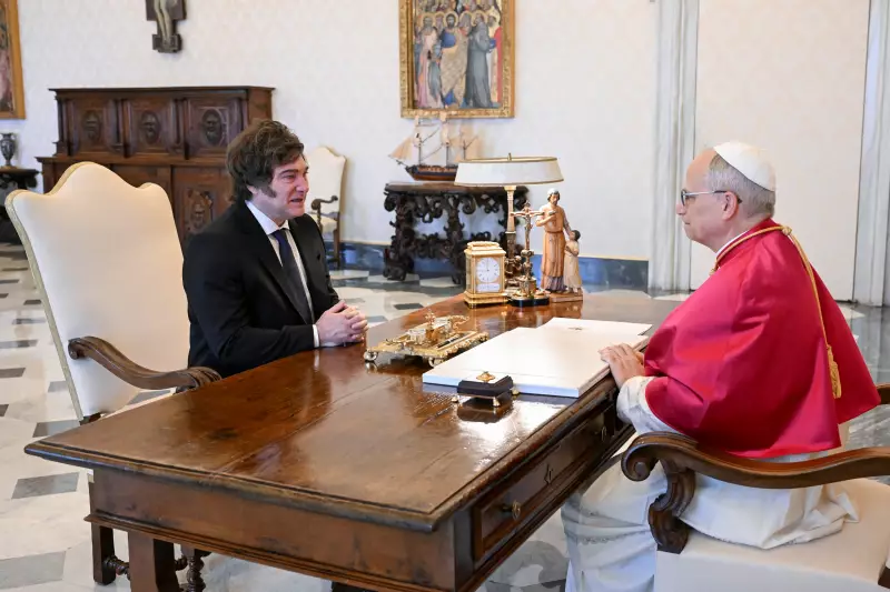 Papa Leão XIV recebe Javier Milei no Vaticano e destaca combate à pobreza