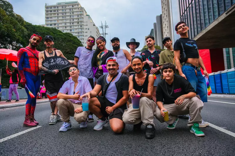 Parada do Orgulho LGBT em SP atrai turistas de todo o Brasil em caravanas emocionantes