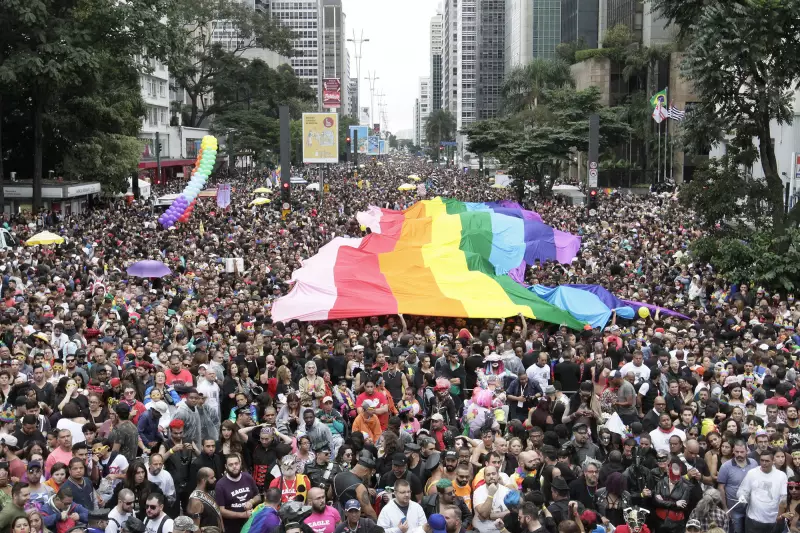 Parada LGBT+ 2025: Programação Completa, Horários e Como Acompanhar