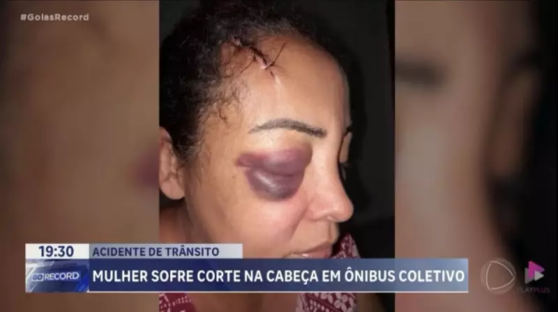 Passageira é arremessada contra vidro após ônibus bater em carreta em Goiás