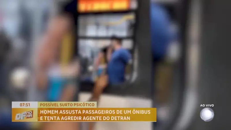 Passageiro em surto é contido por agente do Detran dentro de ônibus no DF — Veja o vídeo