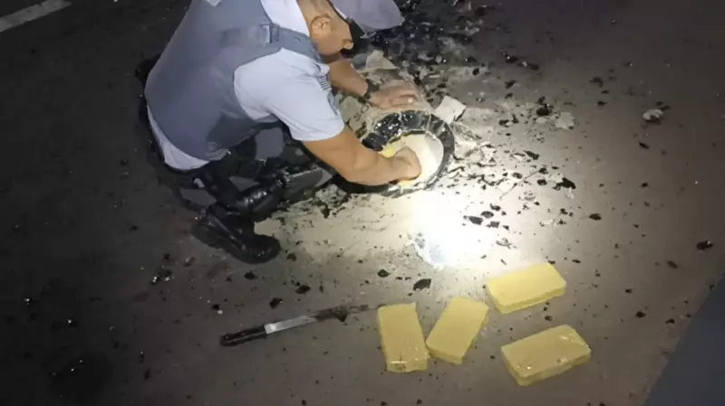 Passageiro tenta transportar cocaína escondida em tambor de piche asfáltico, mas é preso em flagrante em Regente Feijó