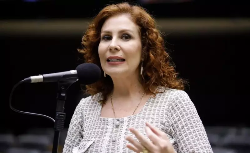 Passaporte de Carla Zambelli foi apreendido em 2023, mas STF liberou novamente