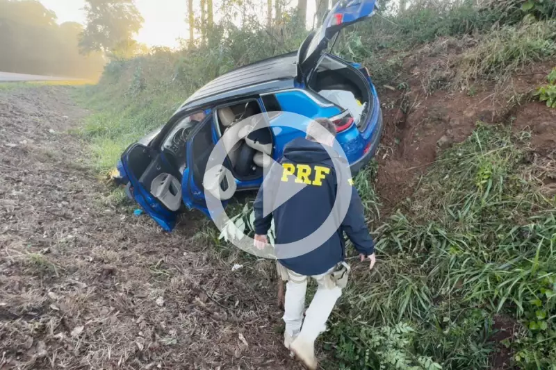 Perseguição policial termina com carro em barranco e maconha apreendida em SC