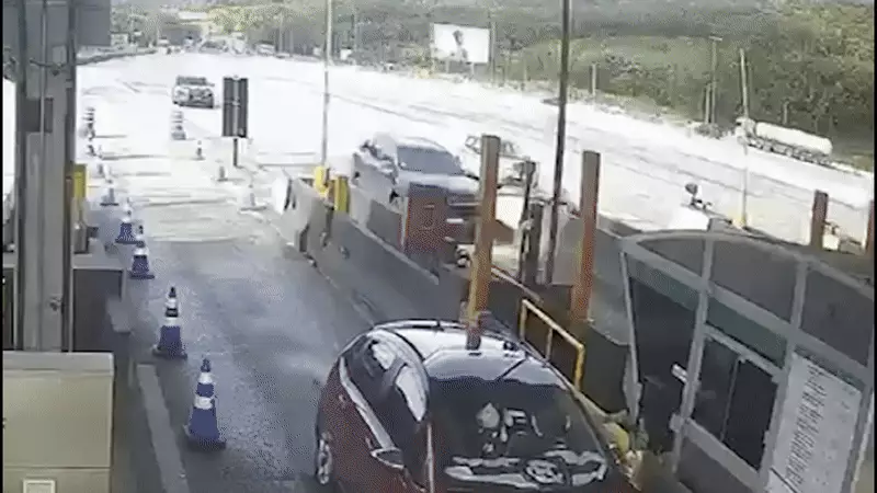 Perseguição policial termina em acidente na divisa entre PR e SC após motorista ignorar ordem de parada