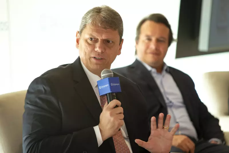 Pesquisadores criticam proposta de Tarcísio para mudar carreira e acabar com regime de tempo integral em SP