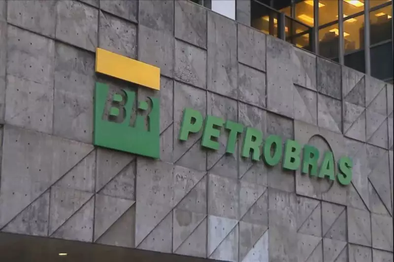 Petrobras anuncia novo preço da gasolina: litro passa a custar R$ 2,85 nas distribuidoras