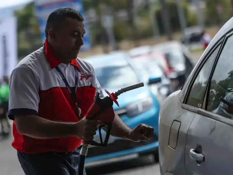 Petrobras anuncia redução no preço da gasolina para distribuidoras a partir desta terça-feira