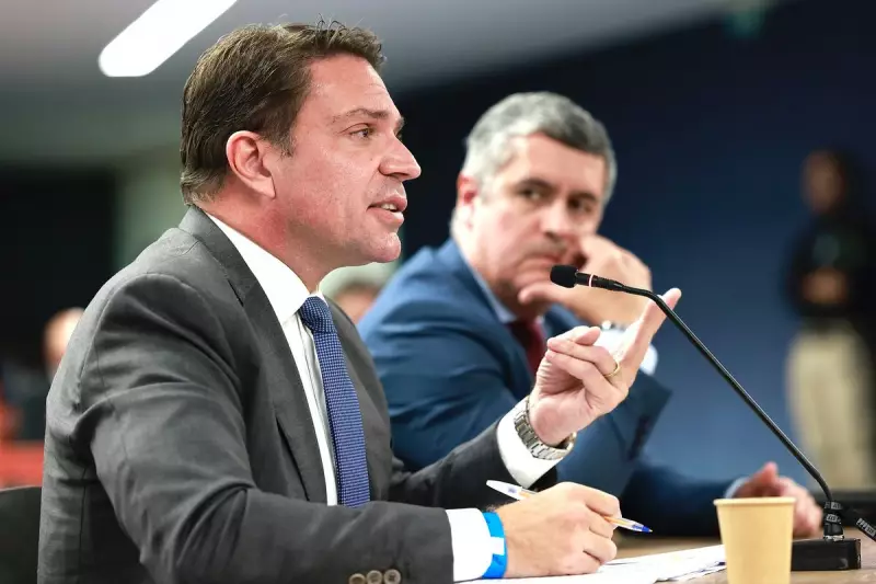 PF liga auditor demitido à rede da Abin usada por Ramagem para blindar filho de Bolsonaro