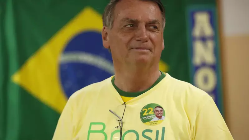 Pix de Bolsonaro para filho nos EUA pode escapar de tributação: entenda como
