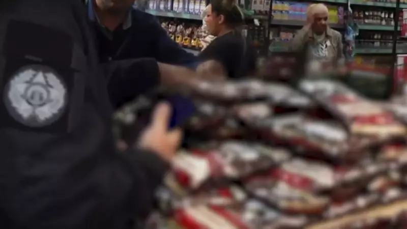 Polícia Civil apreende 3 toneladas de café impróprio para consumo em supermercados do Rio