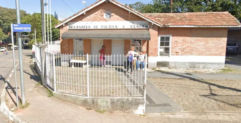 Polícia encontra ossada humana em antigo canil e prende suspeitos em Vargem, SP