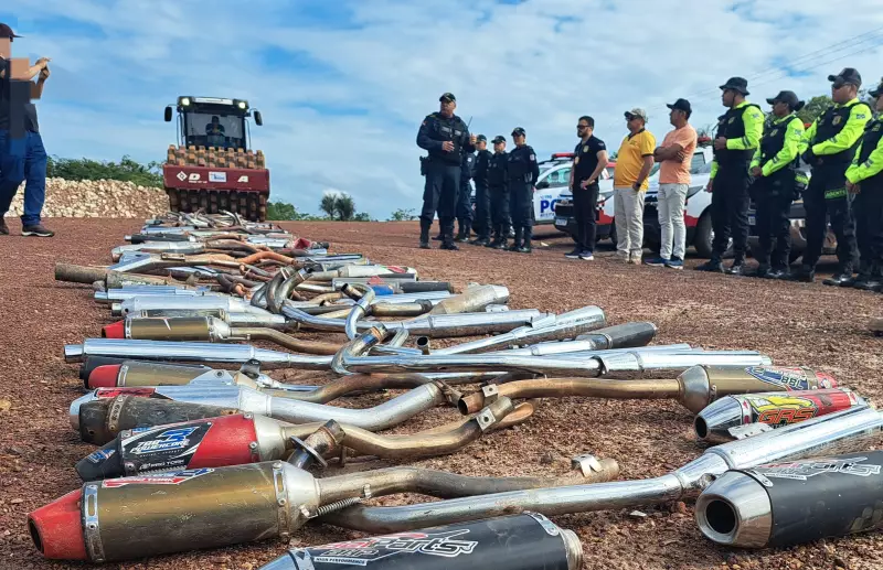 Polícia Militar apreende e destrói 230 escapamentos adulterados em Monte Alegre