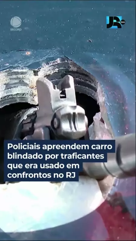 Policiais apreendem carro blindado usado por traficantes em confrontos no Rio de Janeiro