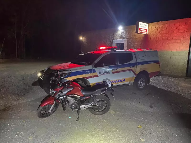 Policiais desconfiam de carga suspeita e apreendem moto roubada em SP na BR-135