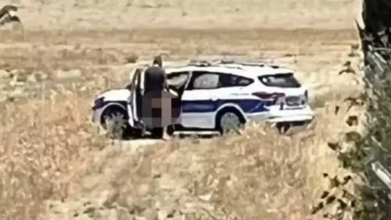 Policiais são flagrados em ato íntimo dentro de viatura durante o dia
