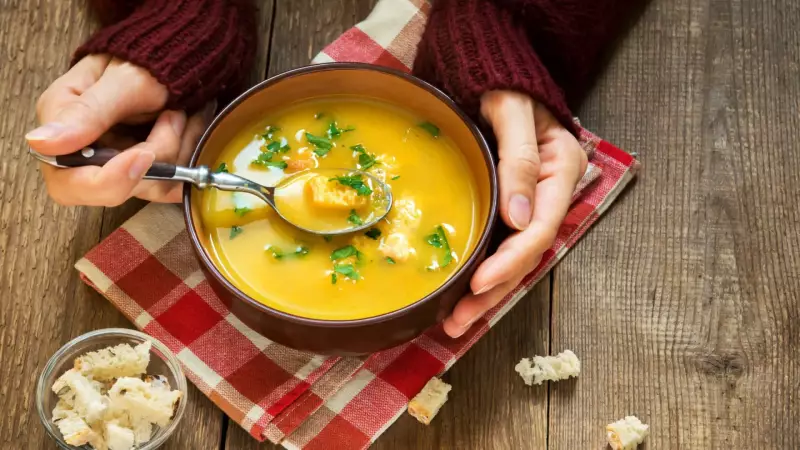 Por que sentimos mais fome no inverno? Descubra os motivos científicos por trás do aumento do apetite