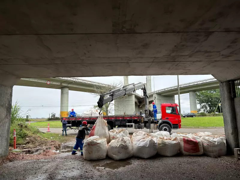 Porto Alegre fecha comportas após enchente histórica: saiba os impactos