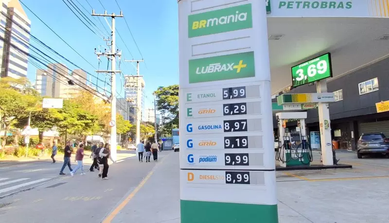 Postos de combustível em SP ignoram lei e exibem preços enganosos: saiba o que é permitido