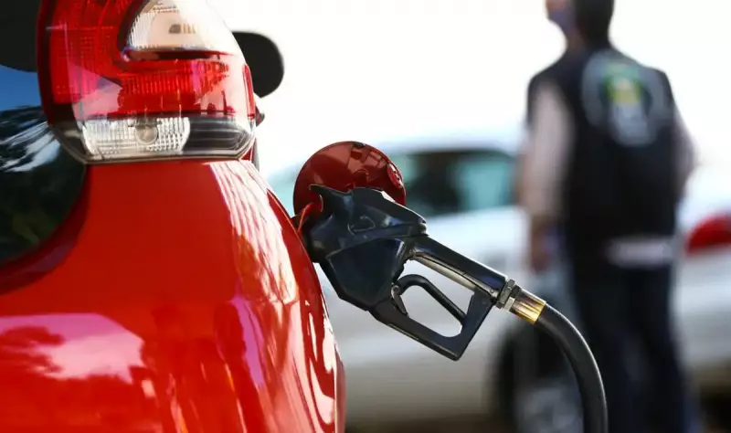 Preço do etanol cai em 16 estados e no DF, mas sobe em 7: confira os detalhes