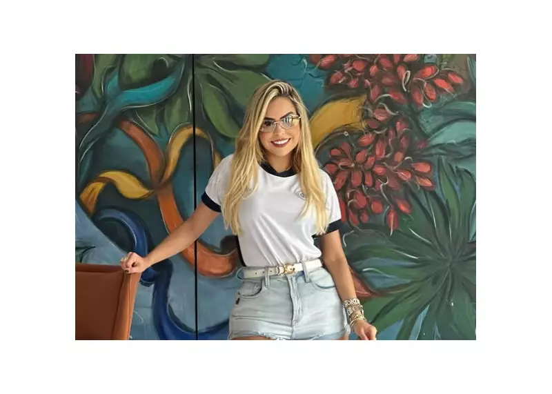 Prefeita de Marituba viraliza com vídeo dançando de biquíni e se explica nas redes sociais
