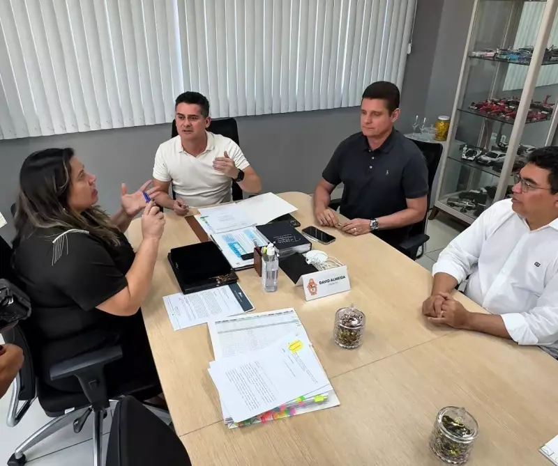 Prefeito de Manaus sanciona reajuste de 5,48% para mais de 32 mil servidores municipais
