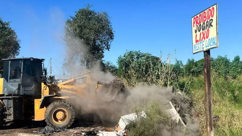 Prefeitura de Várzea Grande retira 30 toneladas de entulho do Hélio Ponce em ação de limpeza urbana