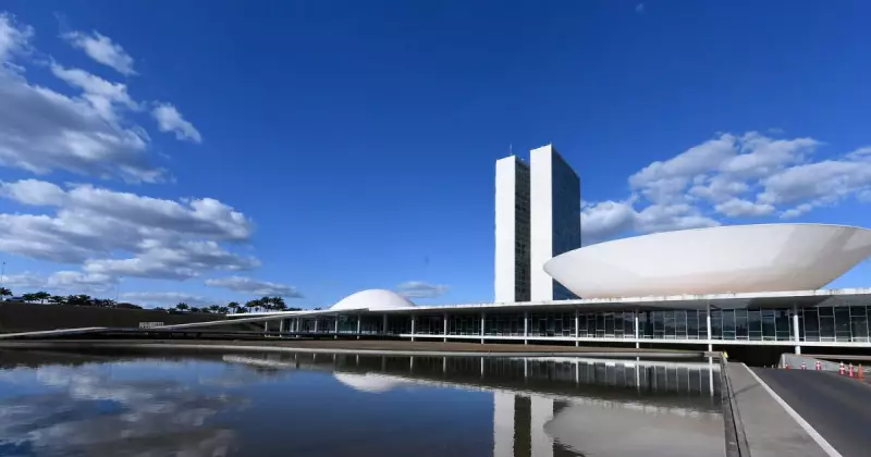 Pressão falha e anistia segue em compasso de espera enquanto Congresso recebe BRICS