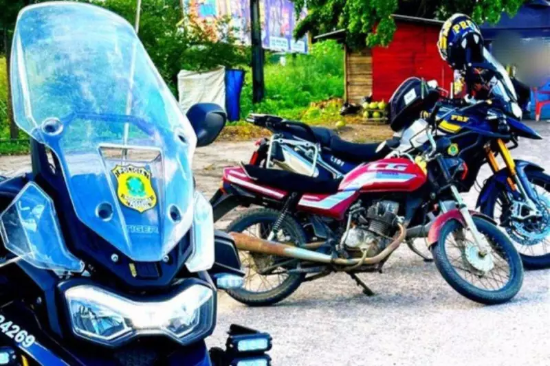PRF recupera moto furtada há 25 anos em Feira de Santana: um caso surpreendente!