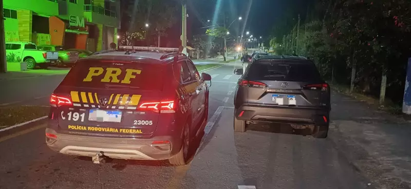 PRF recupera veículo roubado avaliado em R$ 170 mil na Via Dutra, em Itatiaia