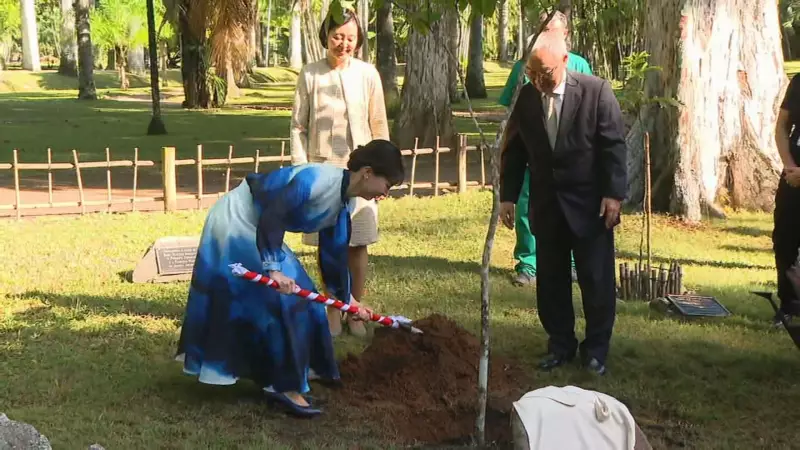 Princesa do Japão encanta visitantes em passeio pelo Jardim Botânico do Rio