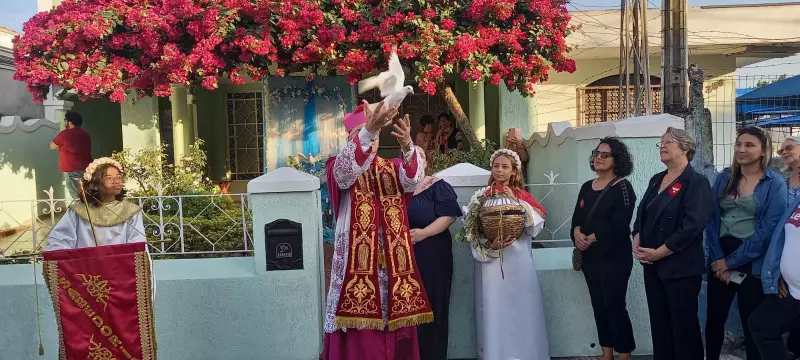 Procissão de Pentecostes encerra Festa do Divino em Mogi das Cruzes com fé e tradição