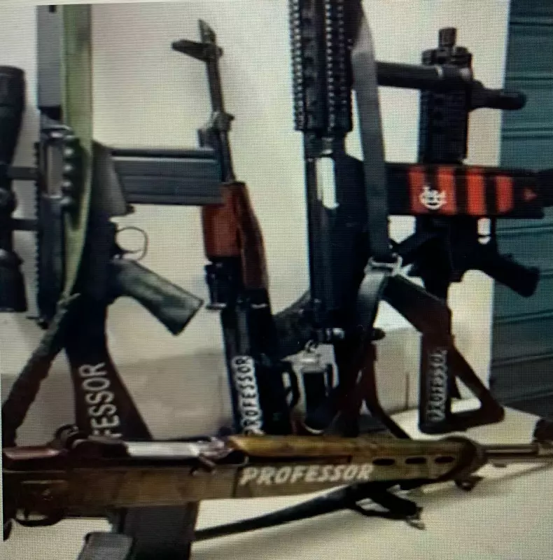 Professor compra 68 fuzis em 12 dias: Polícia Civil investiga caso e vídeos mostram armas de grosso calibre