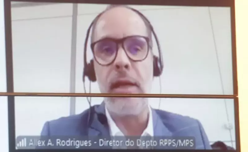 Proposta de aplicar regras da Previdência da União aos municípios gera críticas em debate