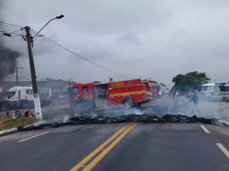 Protesto contra falta de água paralisa BR-316 em Pilar, AL: manifestantes exigem soluções