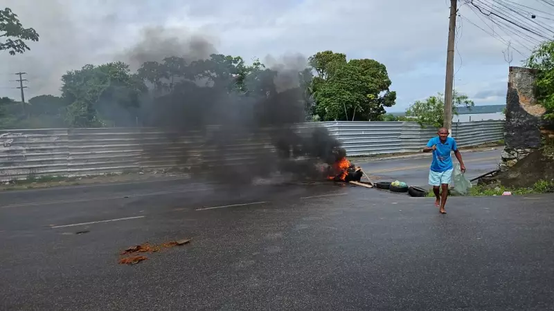 Protesto em Maceió: Moradores bloqueiam Ladeira do Calmon por falta d'água