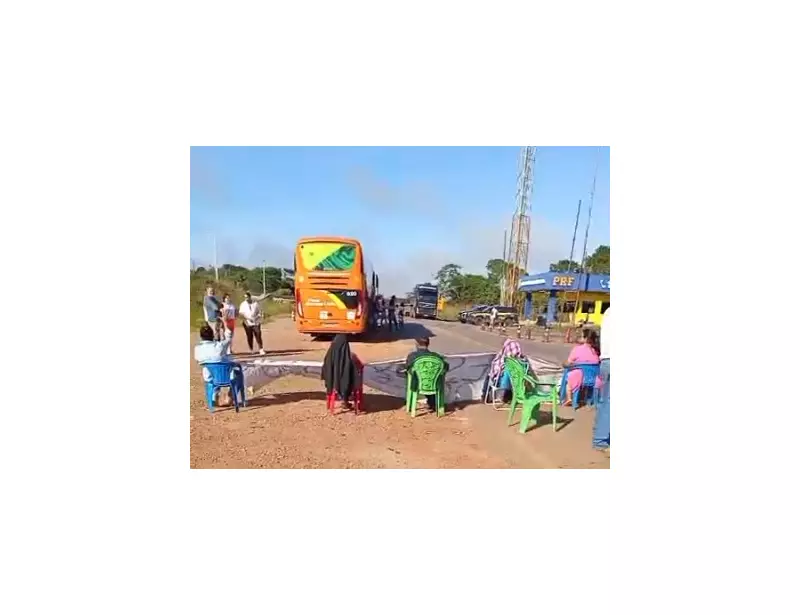 Protesto em Xapuri fecha rodovia e candidatos temem perder concurso público