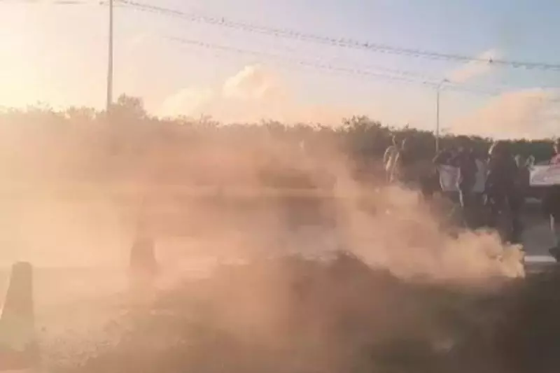 Protestos em Camaçari: manifestantes bloqueiam Via Parafuso com queima de pneus
